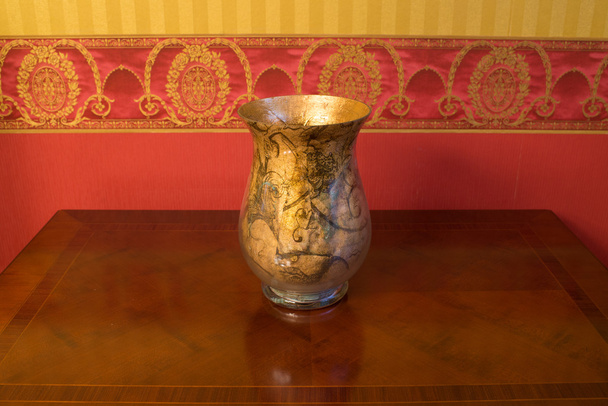 Золото реалістичні ваза
 - Фото, зображення