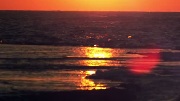 Dor sahilde günbatımı yansıma - Video, Çekim