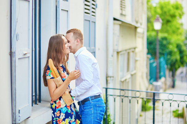 Young romantic couple having a date on Montmartre - Fotografie, Obrázek