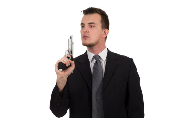 Młody człowiek wskazując broń - Zdjęcie, obraz
