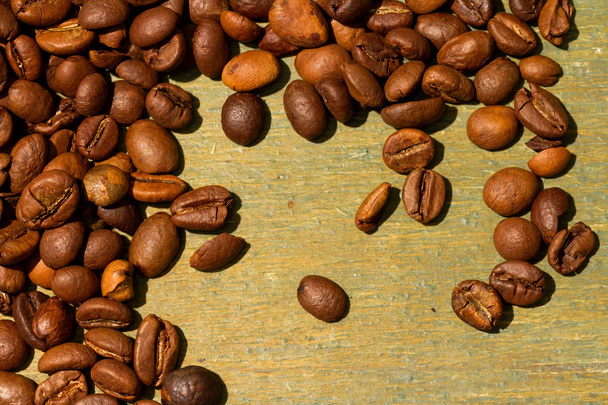 Kaffeebohnen auf Holz Hintergrund - Foto, Bild