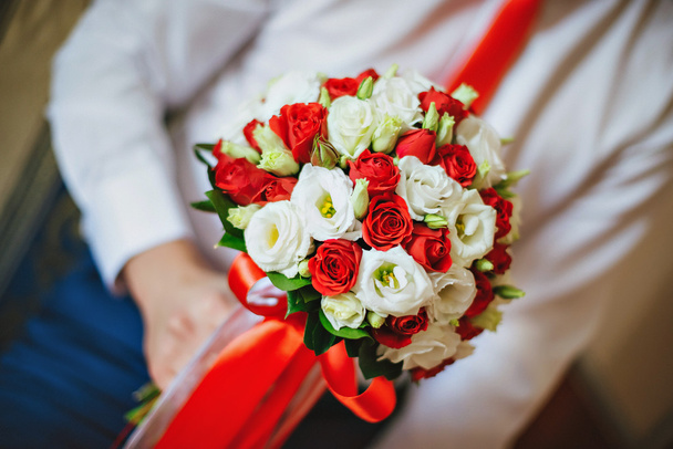 red and white brides bouquet - Foto, Imagen