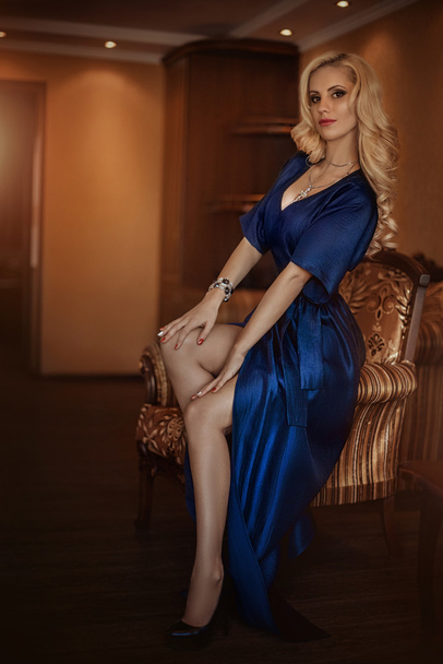 Sexy blonde girl in dress - Foto, Imagen