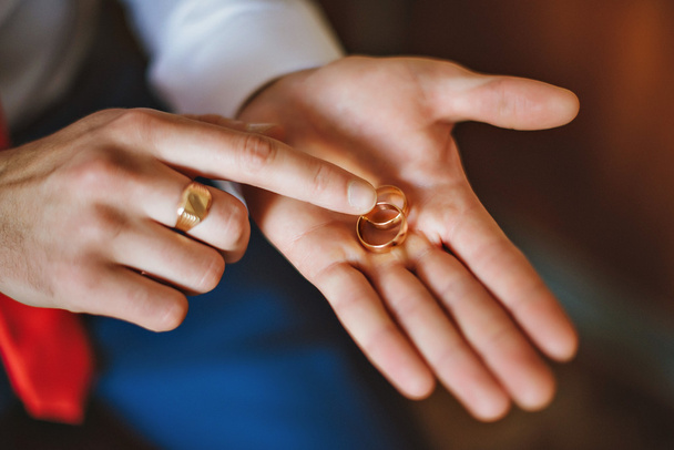 engagement ring at the wedding - Φωτογραφία, εικόνα