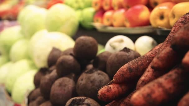 νωπά λαχανικά στην αγορά - Πλάνα, βίντεο