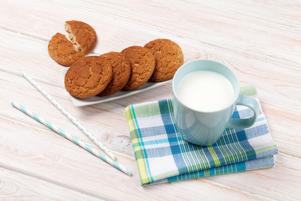 Copa de galletas de leche y de jengibre
 - Foto, imagen
