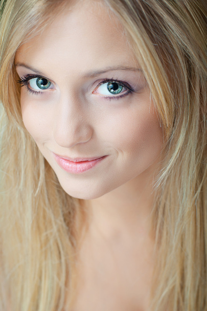 Portrait of beautiful young woman - Zdjęcie, obraz