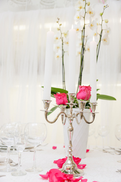 svatební stůl s květinami - Fotografie, Obrázek