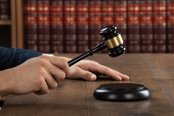 Bíró ütő marok-pult - Fotó, kép