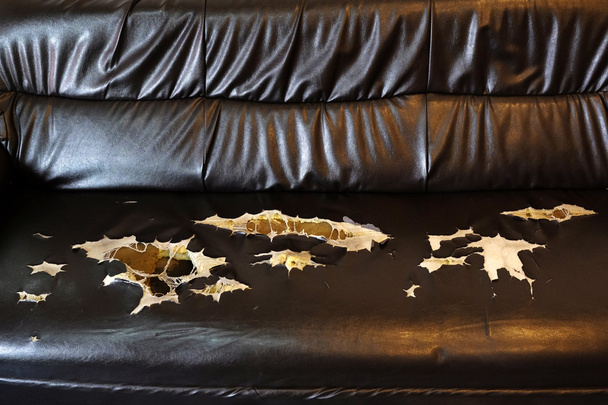 сломанный диван
 - Фото, изображение