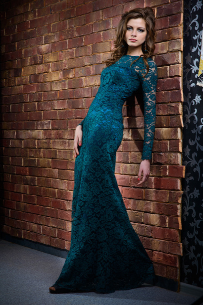 Fashion woman in dress of a green lace - Foto, afbeelding
