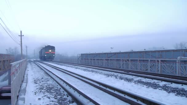 lokomotif siste, soğuk kış günü tren - Video, Çekim