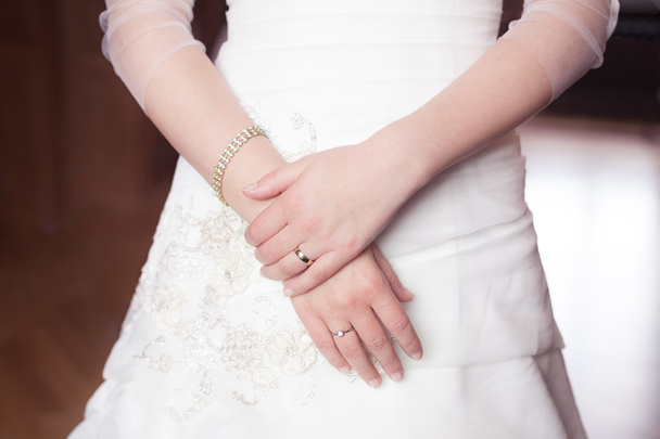 Braut mit Eheringen - Foto, Bild