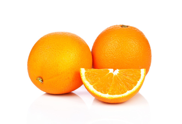 Frutta arancio tagliata isolata su fondo bianco
 - Foto, immagini