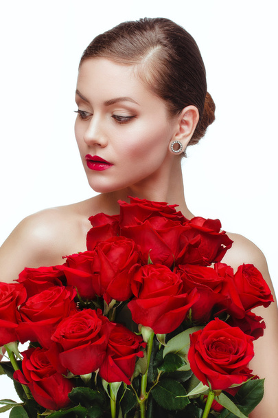 Женщина позирует с розами
 - Фото, изображение