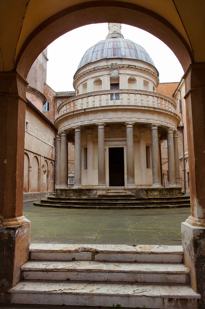 Iglesia de San Pietro in Montorio en Roma, Italia
 - Foto, Imagen