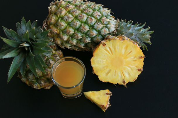 fresh pineapple with juice - Foto, Imagem