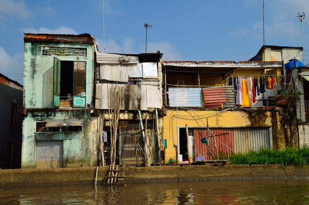 biedny kolorowy dom w delta Mekongu - Zdjęcie, obraz