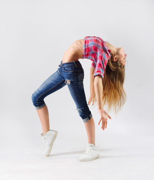 Young modern dancing girl in jeans - Fotoğraf, Görsel