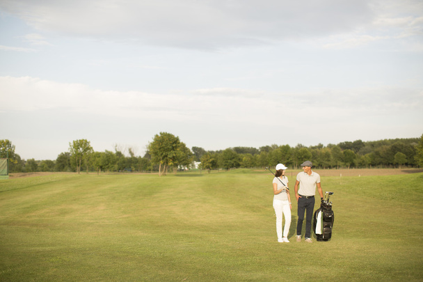 Paar auf Golfplatz - Foto, Bild