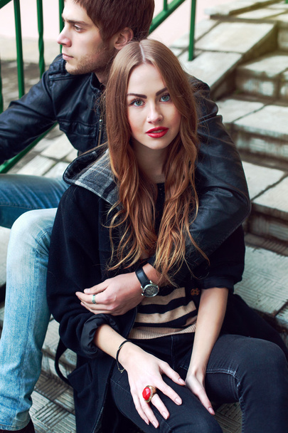 Fashion couple sitting outdoor on steps - Foto, Imagen