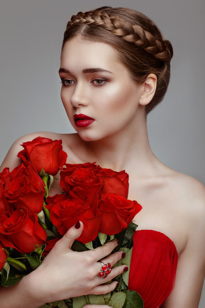 woman holding roses - Fotografie, Obrázek