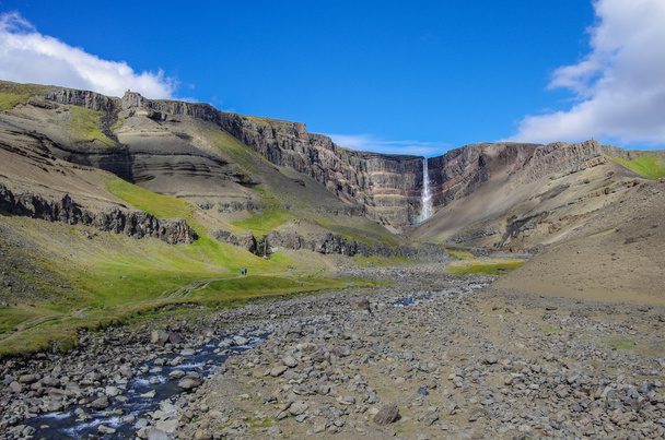 Hengifoss es la segunda cascada más alta de Islandia. La mayoría s
 - Foto, imagen