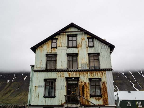 Rusty House Isafjordur Iceland - Fotoğraf, Görsel