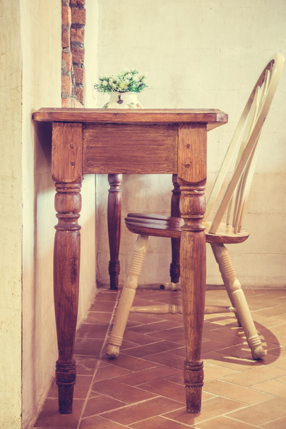 silla y mesa de madera - Foto, imagen