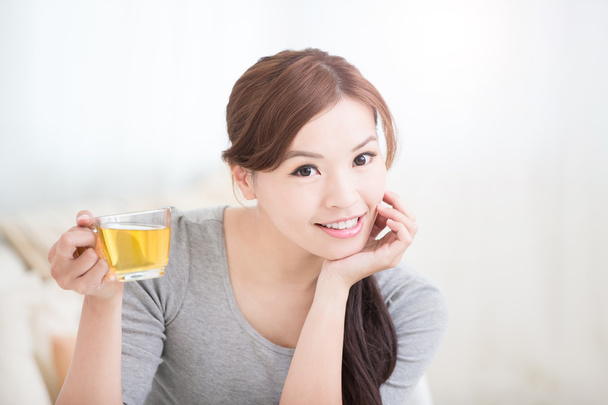woman drink green tea - Zdjęcie, obraz