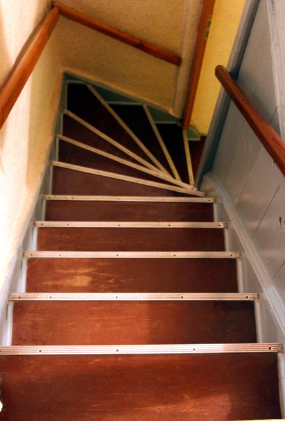 Yukarıdan aşağı merdiven - Fotoğraf, Görsel