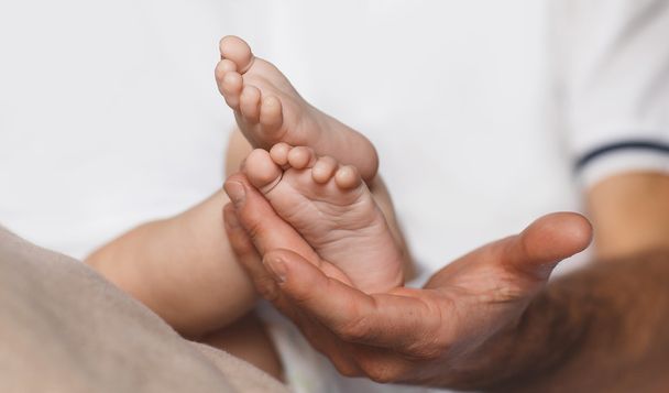 Children's legs on a mother's palm - Zdjęcie, obraz