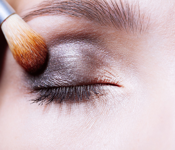 Eye makeup woman applying eyeshadow  - Foto, afbeelding