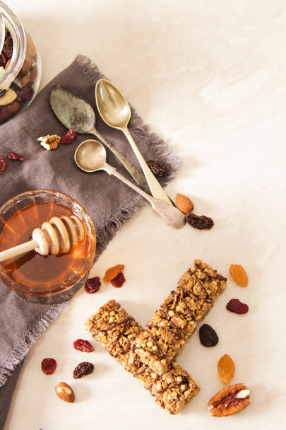 bar of delicious muesli with honey and nuts - Foto, Bild