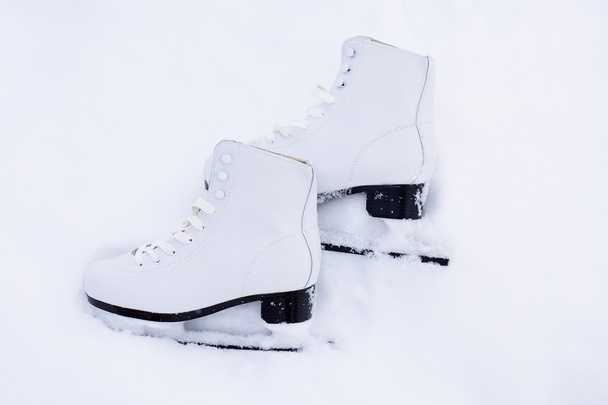 Figure skates in snow close-up - Fotoğraf, Görsel