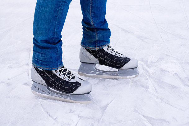 Man ice skating. winter outdoors on ice rink.  - Foto, afbeelding