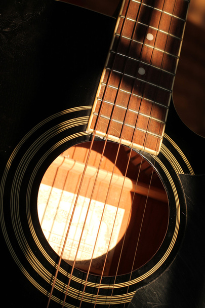 Schöne Akustikgitarre - Foto, Bild