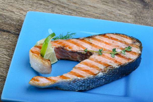 Bife de salmão grelhado
 - Foto, Imagem