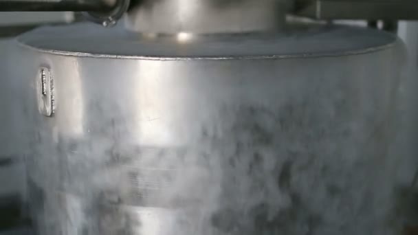 Dewar beczki ze stali nierdzewnej - Materiał filmowy, wideo