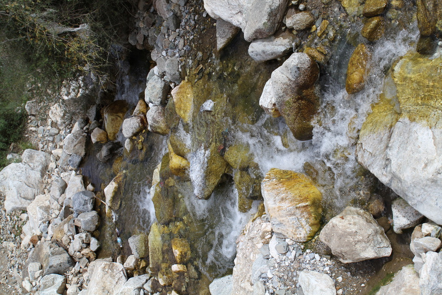 A small mountain river - Фото, изображение