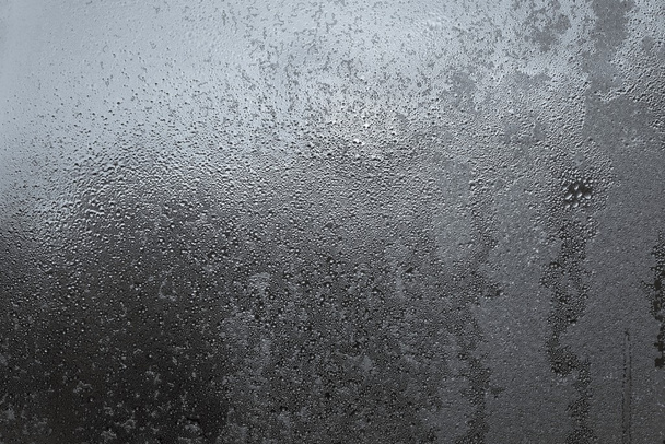 фантастический абстрактный рисунок замороженной воды на стекле
  - Фото, изображение