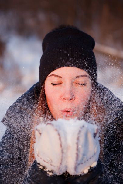 girl blowing on snow - Фото, зображення