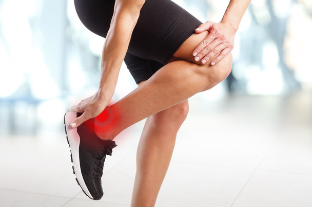 Ankle in pain at workout at the gym - Foto, imagen
