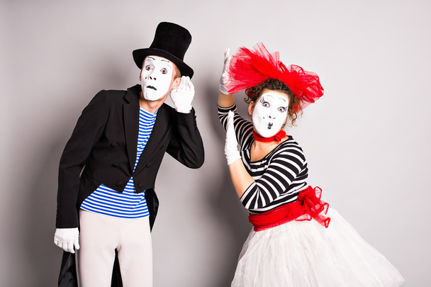 Deux mimes homme et femme.Le concept de Saint-Valentin, Avril Fools Day
 - Photo, image