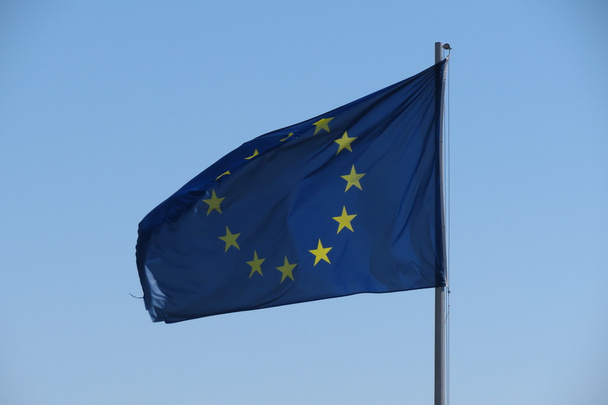 Флаг Европейского Союза, плавающий в воздухе
 - Фото, изображение