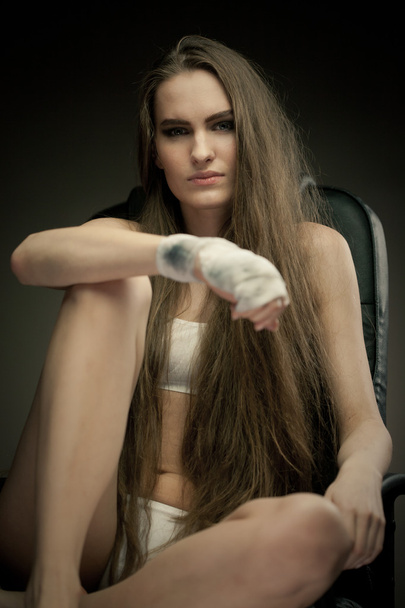 Long haired beauty with the fists - Foto, Imagen