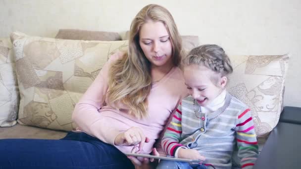 Mother and daughter playing with electronic tablet - Filmmaterial, Video