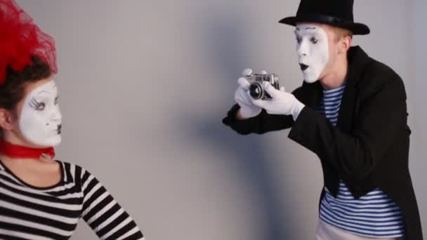 Két pantomimeseivel fog selfie - Felvétel, videó