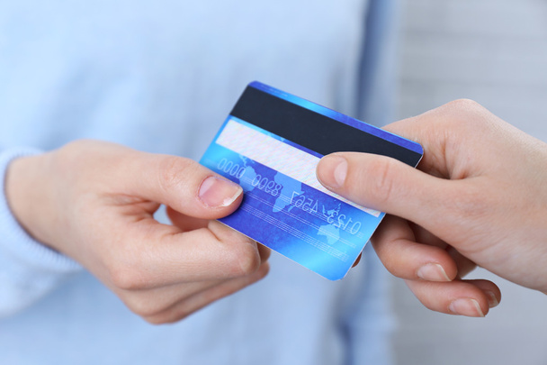 Hands holding a credit card - Фото, изображение