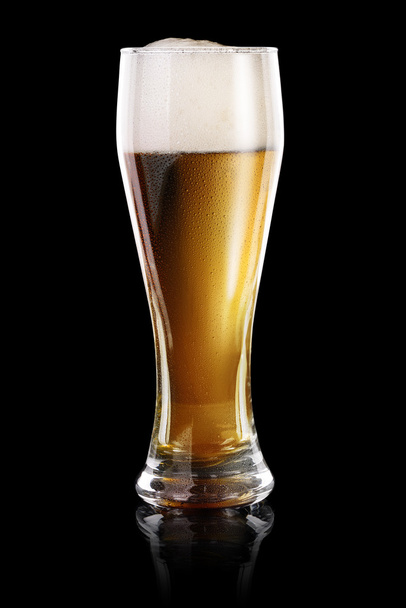 Glass of beer on black - Foto, Imagem